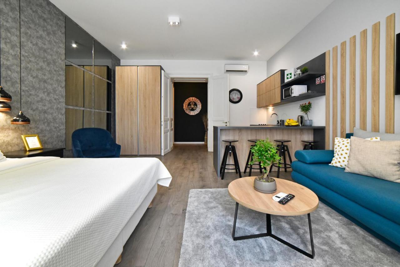 Time Downtown Apartment