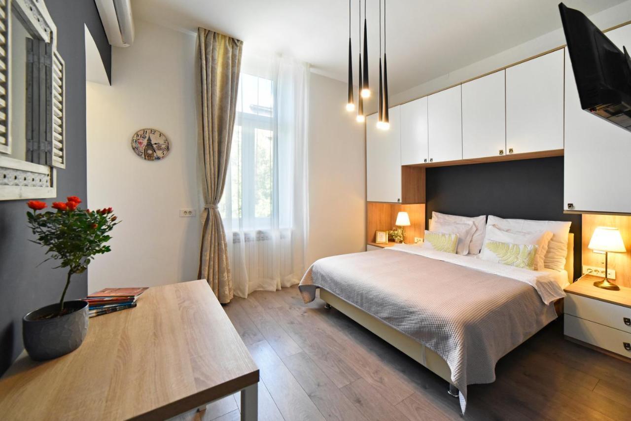Time Downtown Apartma *